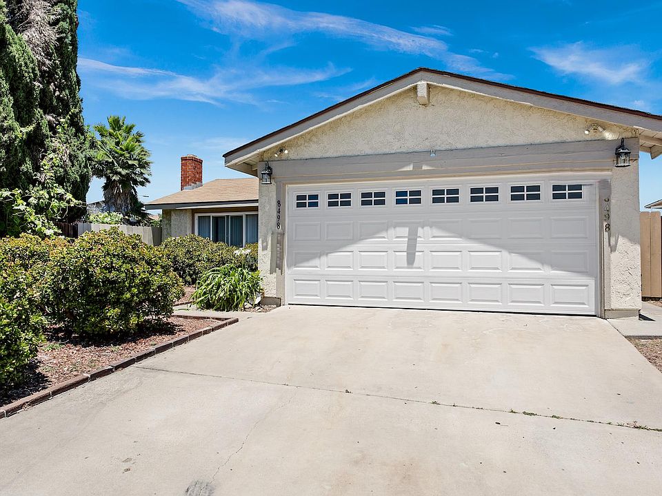 Cute 3 bedroom 2 bath single family home on cul de sac. Two car garage with auto remote.