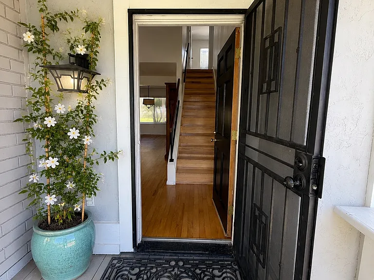 Lower Lake Ct — Photo 2