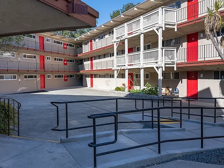 LOTUS APARTMENTS — Photo 21