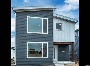 1046 W Albion Meadow Way, Bluffdale, UT 84065