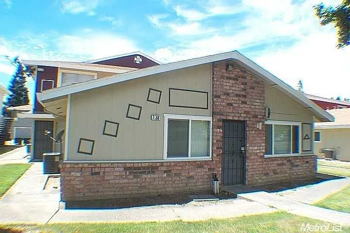 7456 Franklin Blvd APT 1 photo 1