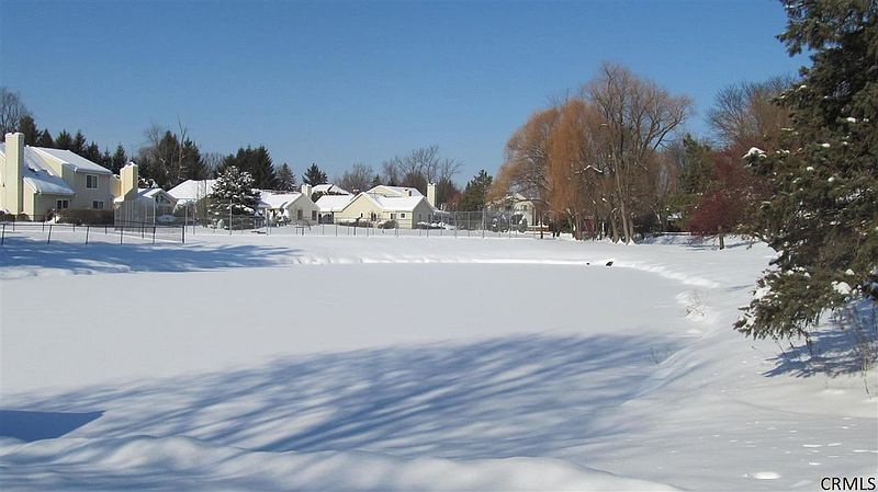 3rd image of 24 LOUDONWOOD EAST Drive