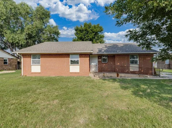 545 N Summitlawn St, Wichita, KS 67212