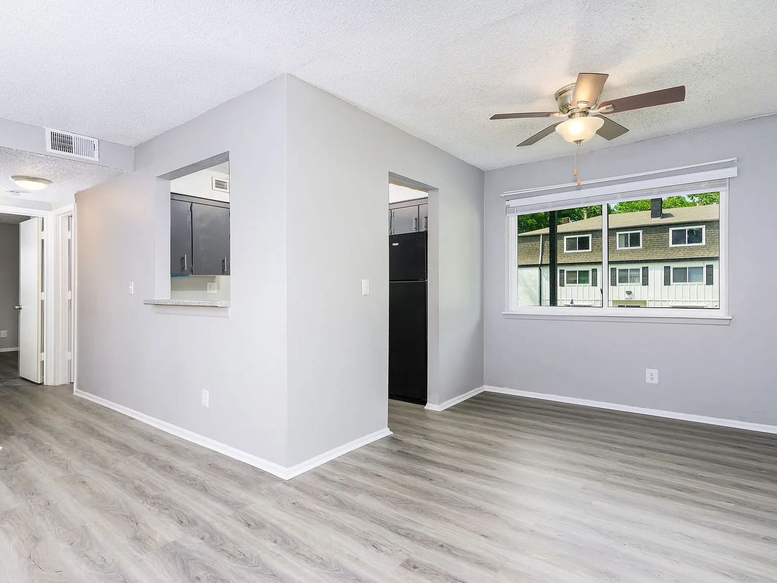 Riverside Heights Apartments — Photo 3
