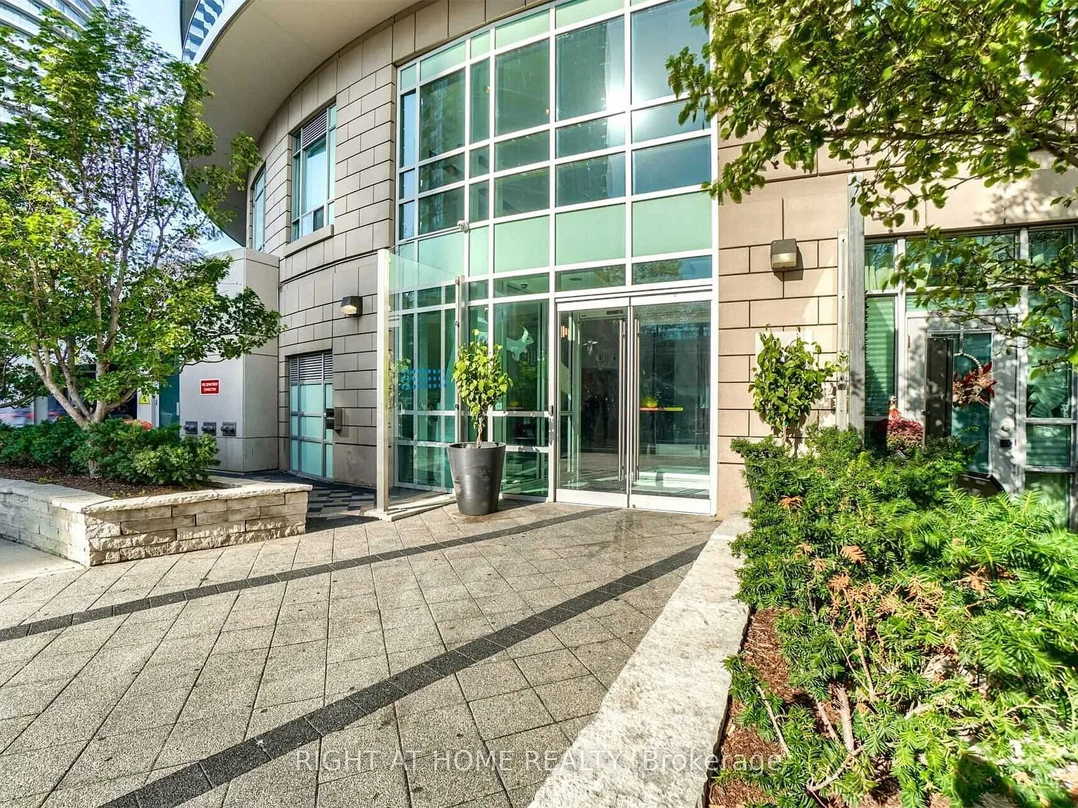 2 bed, $2,400 — Photo 3