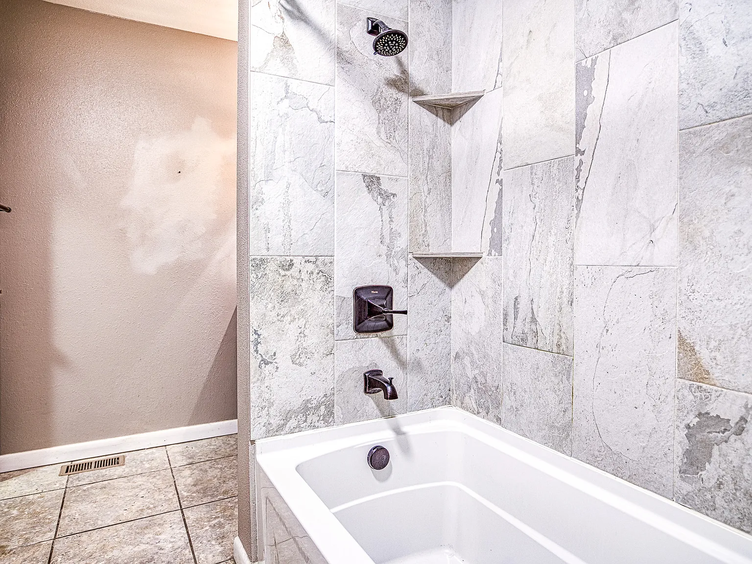 3 bed, 1584 sqft, $1,200 — Photo 4