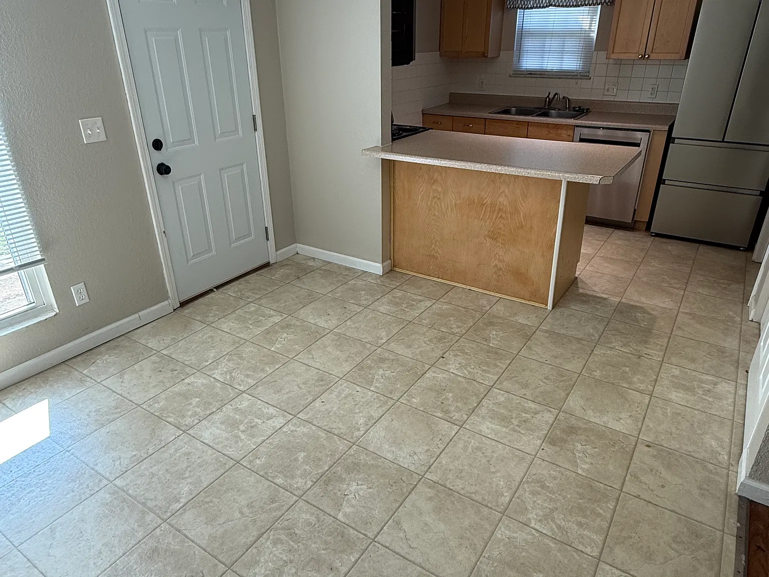 3 bed, 1.5 bath, 1300 sqft, $1,725 — Photo 4