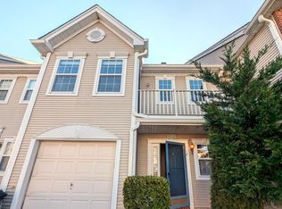 18 Painted Wagon Rd, Holmdel, NJ 07733