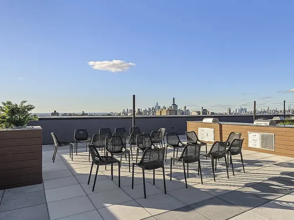 931 Carroll Street image 17 of 27