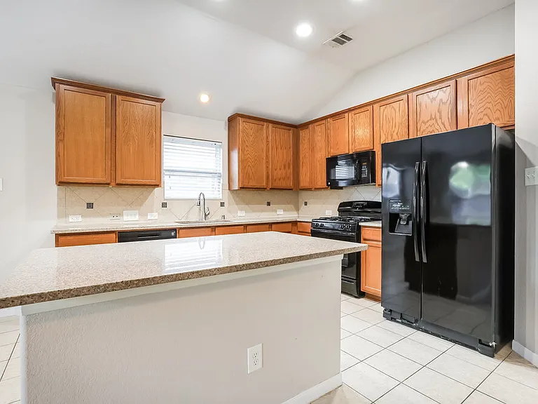 21519 Kings Bend Dr — Photo 6