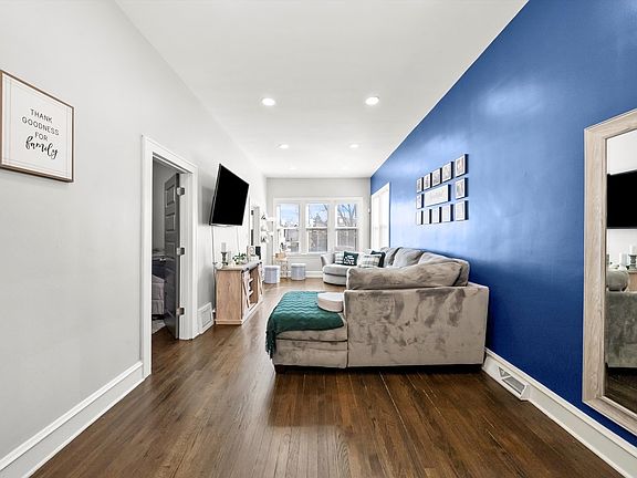 4th image of 10518 S Avenue M