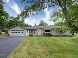 286 Park Lane Dr, Webster, NY 14580
