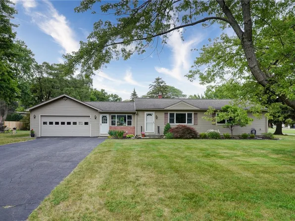 286 Park Lane Dr, Webster, NY 14580