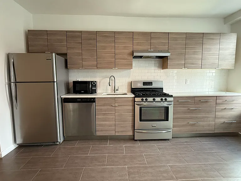 13 Cambridge Ave — Photo 4