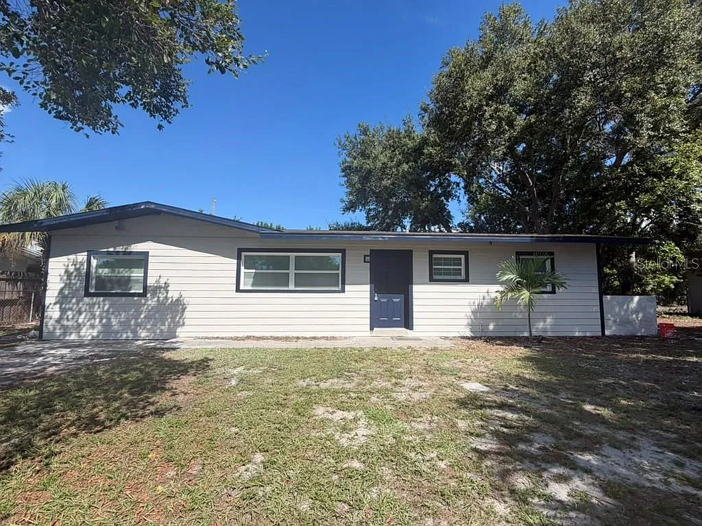 3 bed, 1.0 bath, 1225 sqft, $2,045 — Photo 1