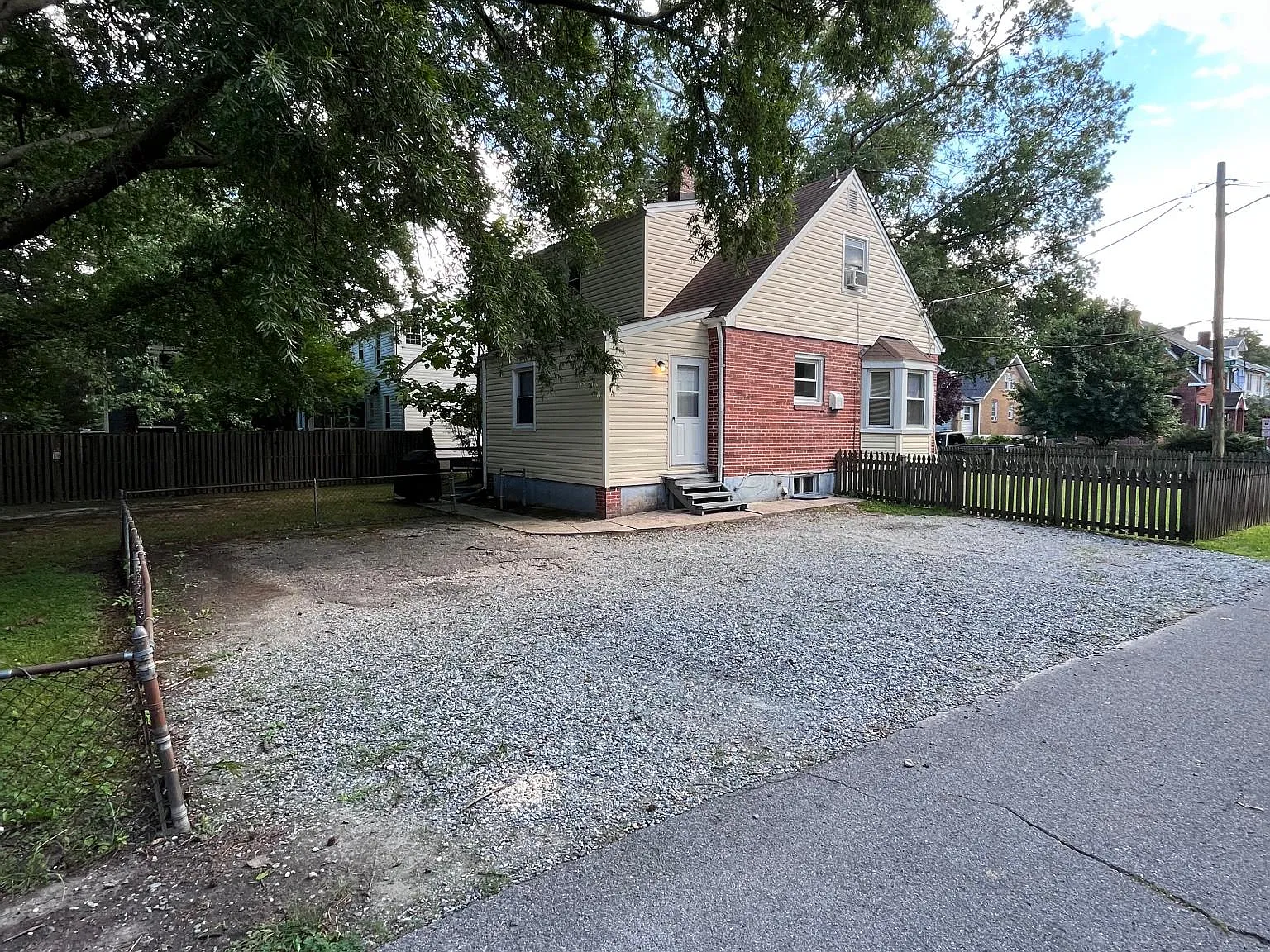8 bed, 1448 sqft, $5,830 — Photo 4