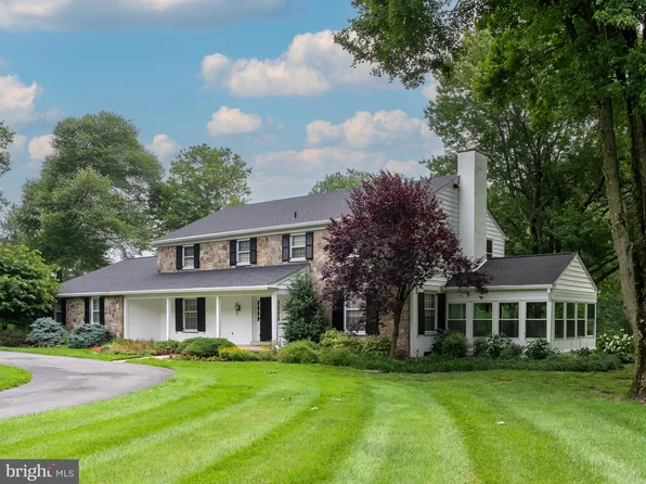 8 Meadows Ln, Wilmington, DE 19807