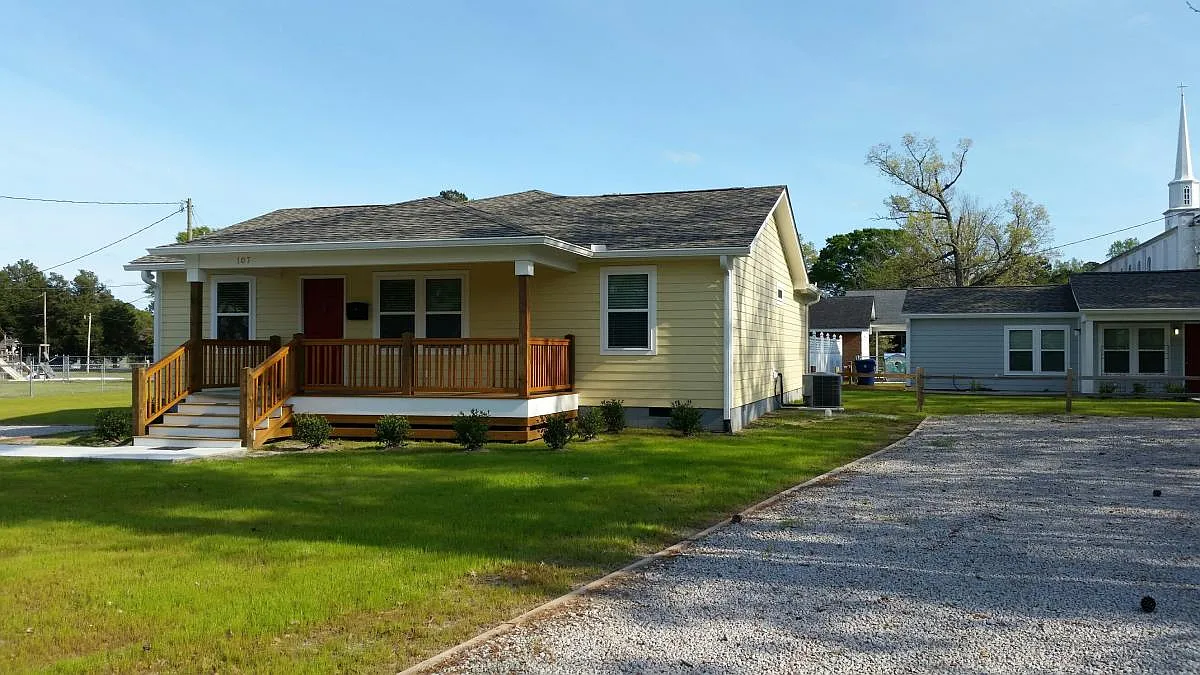 4 bed, 1600 sqft, $2,200 — Photo 2