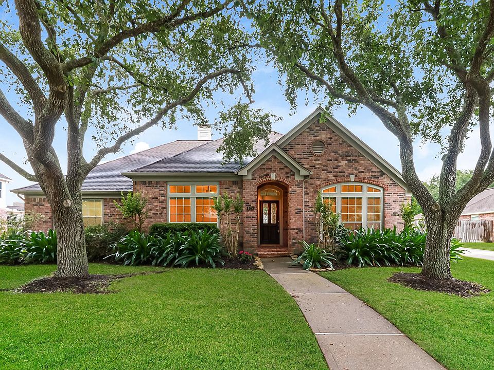 1st image of 405 Meadow Bend Dr
