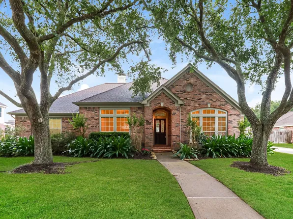 405 Meadow Bend Dr, Friendswood, TX 77546