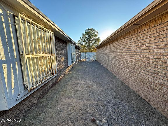 3rd image of 1823 Chris Scott Dr