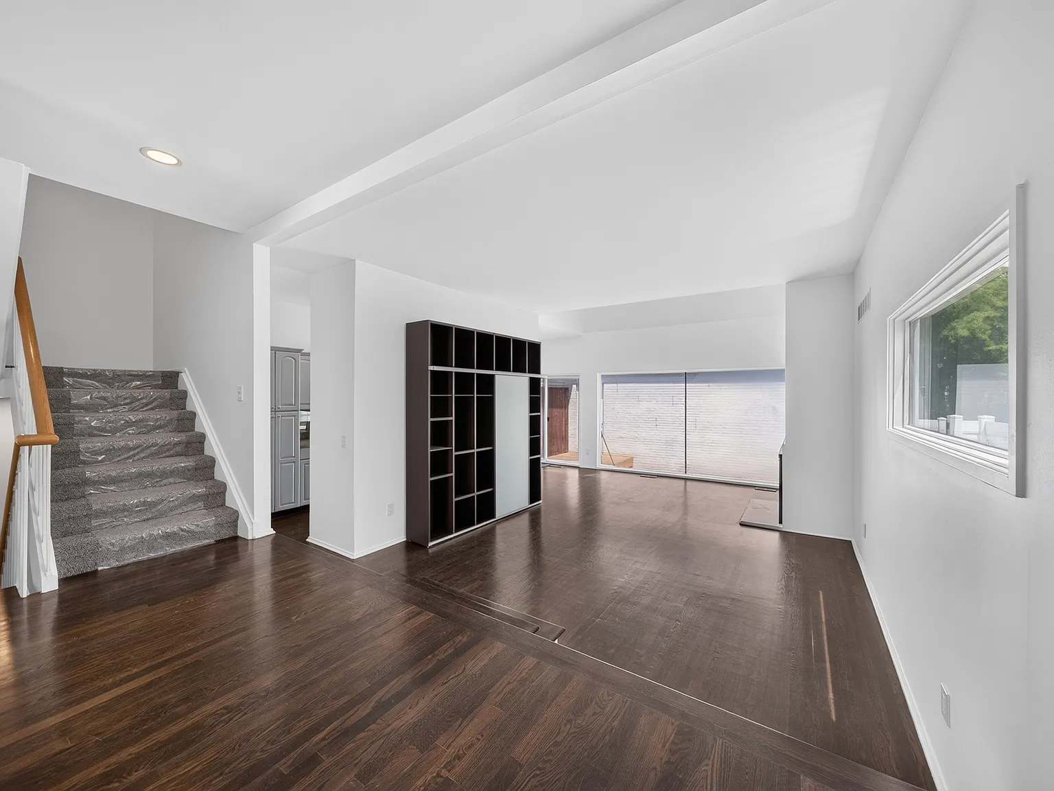3 bed, 2.5 bath, 1837 sqft, $5,500 — Photo 3