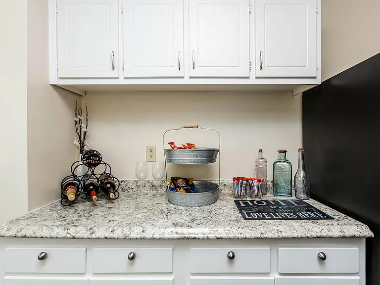 Windsor Hills Apartments — Photo 28