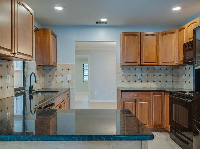 2103 SE 8th Ave — Photo 19