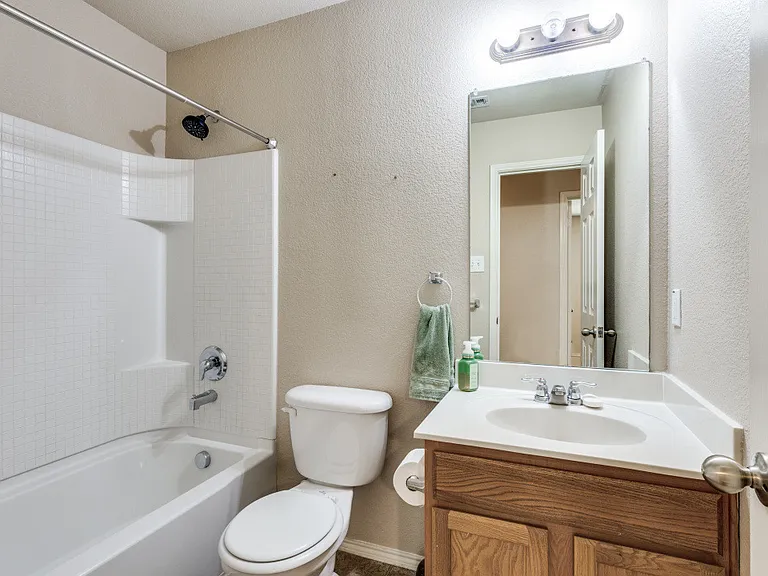 2417 Grand Rapids Dr — Photo 10