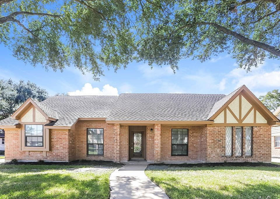1st image of 15715 Four Leaf Dr