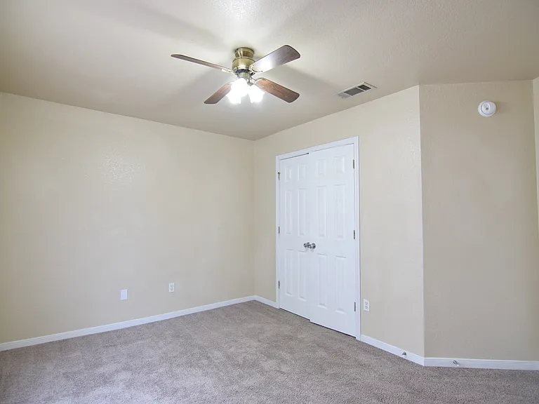 2107 Miller St — Photo 13