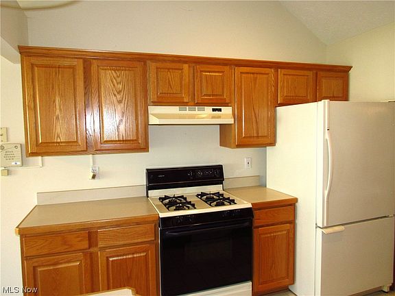 3rd image of 16866 Eaton Ct