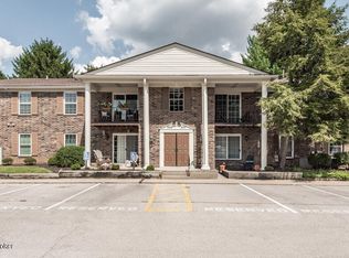 303 Logsdon Ct, Douglass Hills, KY 40243