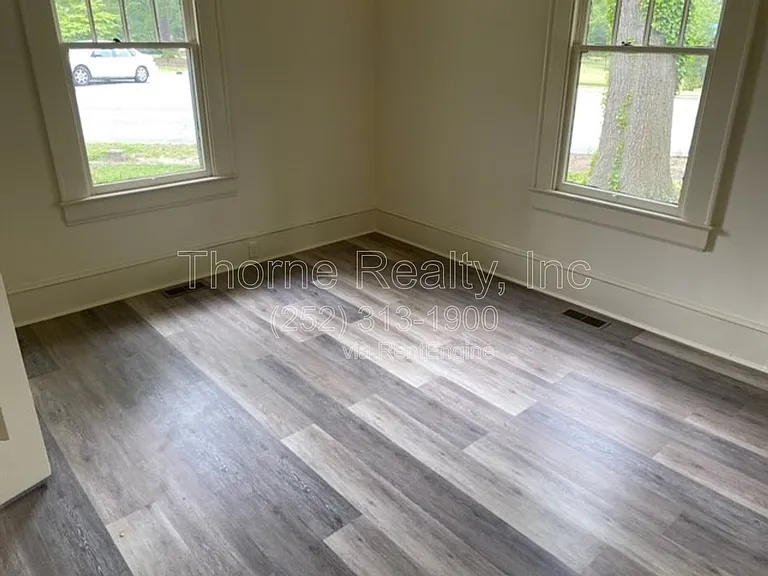 1524 Sunset Ave — Photo 3