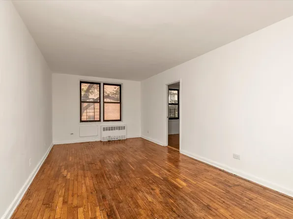 141-05 Pershing Crescent image 5 of 15