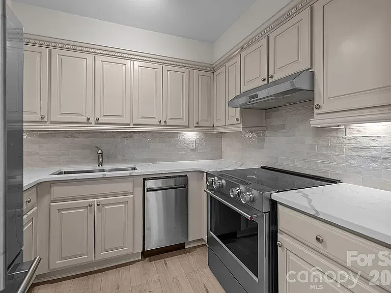 2503 Roswell Ave #207 — Photo 8