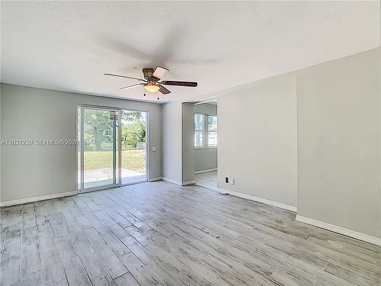 3921 SW 31st Dr — Photo 21