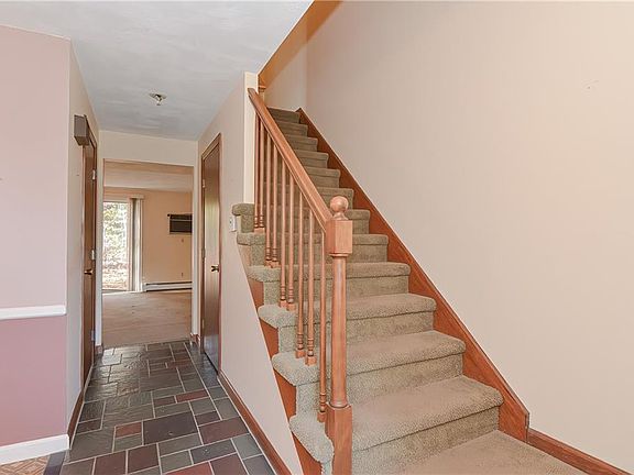 3rd image of 301 Woodside Dr