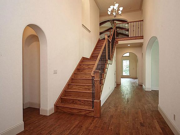 4th image of 59 Freesia Ct