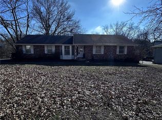 413 SW Sunset Dr, Lees Summit, MO 64081