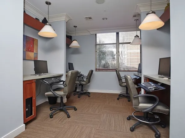 12000 Market St APT 157, Reston, VA 20190