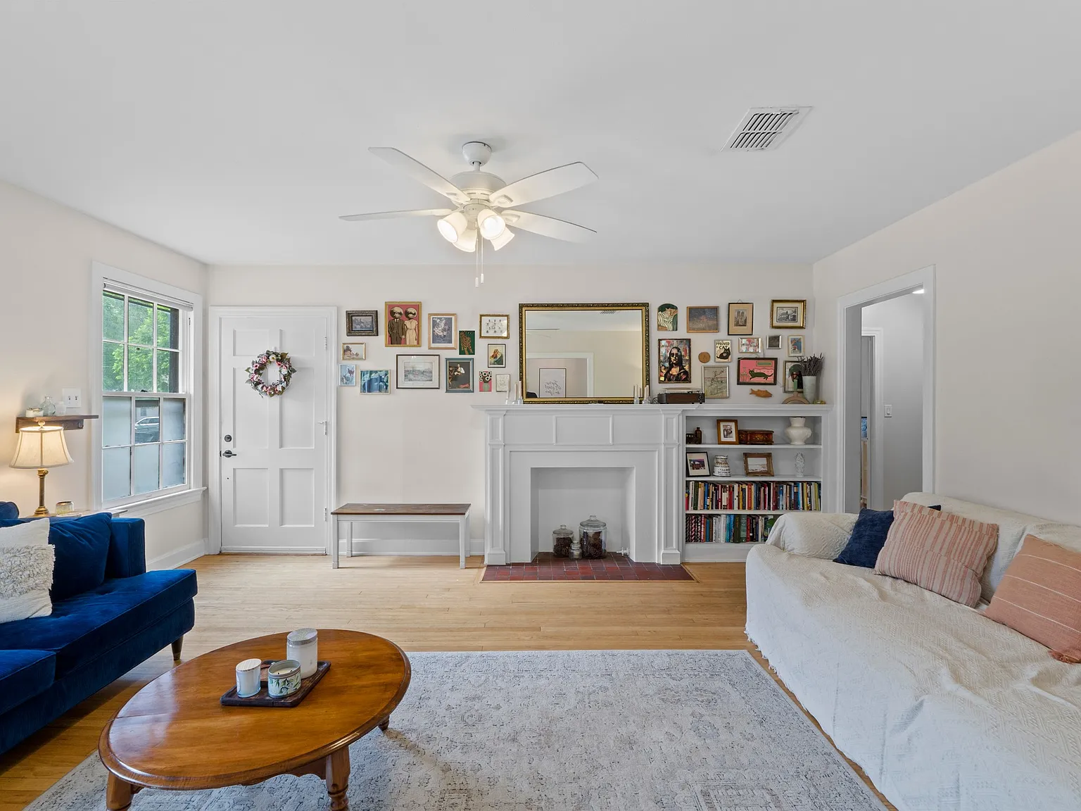 3 bed, 1330 sqft, $3,895 — Photo 1