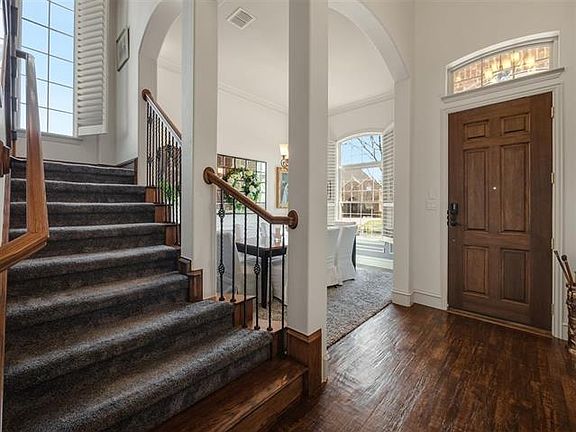 2nd image of 820 Moss Cliff Cir