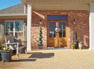 424 Forest Oak Dr, Vicksburg, MS 39180