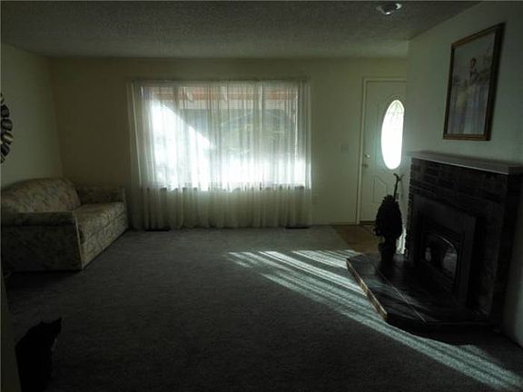 3rd image of 3225 Madrona Dr SE