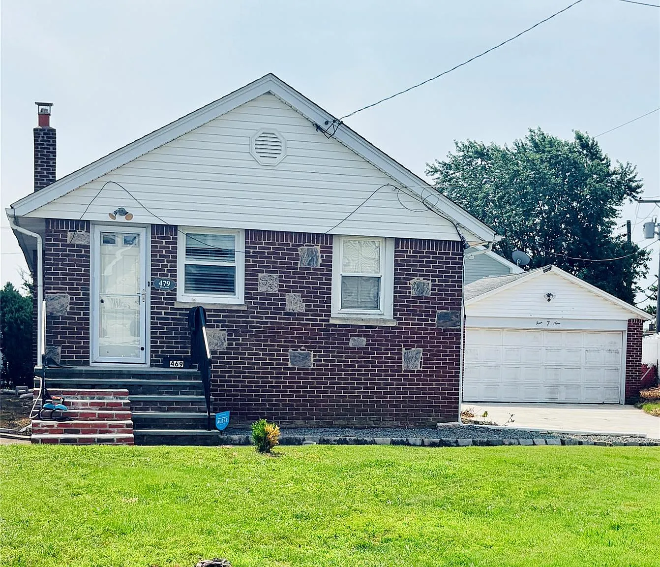 3 bed, 1.0 bath, 840 sqft, $3,600 — Photo 1