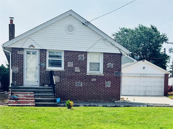 469 River St, Oceanside, NY 11572