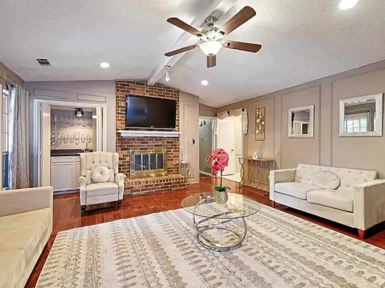1709 Windsong Trl — Photo 18