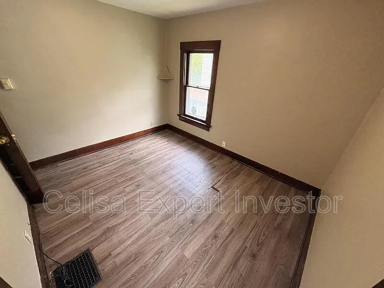 1353 Huestis Ave — Photo 7