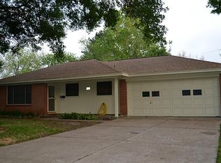 720 Northridge St, Angleton, TX 77515